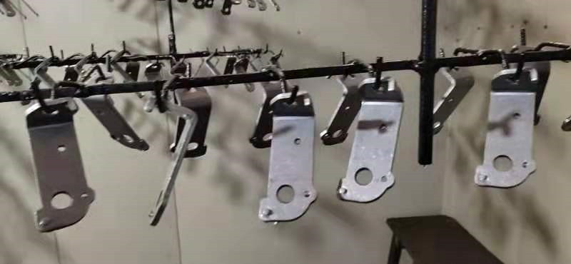 6汽車(che)小零件電泳陶(táo)化